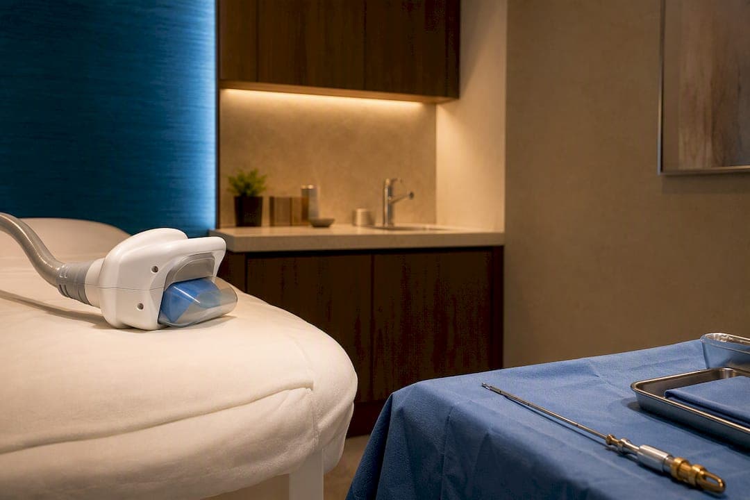 20 to 25% vs One Session Change: CoolSculpting or Liposuction