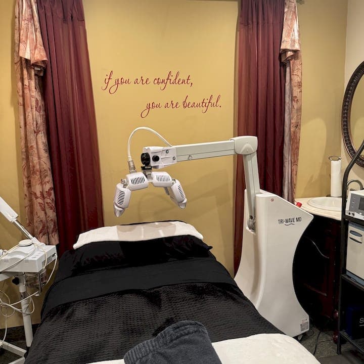 LED Red Light Therapy Benefits: What to Expect for Your Skin